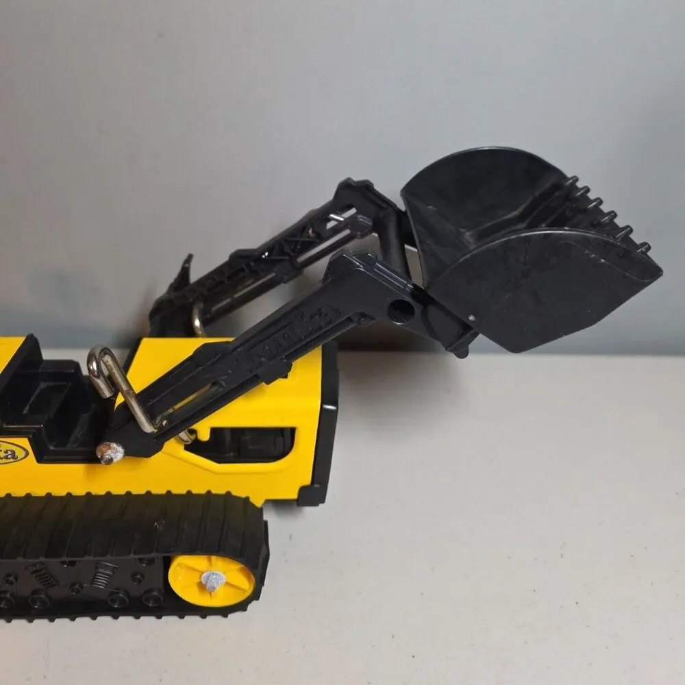 Tonka Front End Loader and Backhoe 17